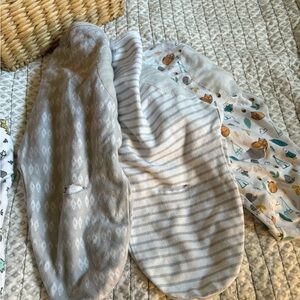 Lot of 5 velcro swaddles